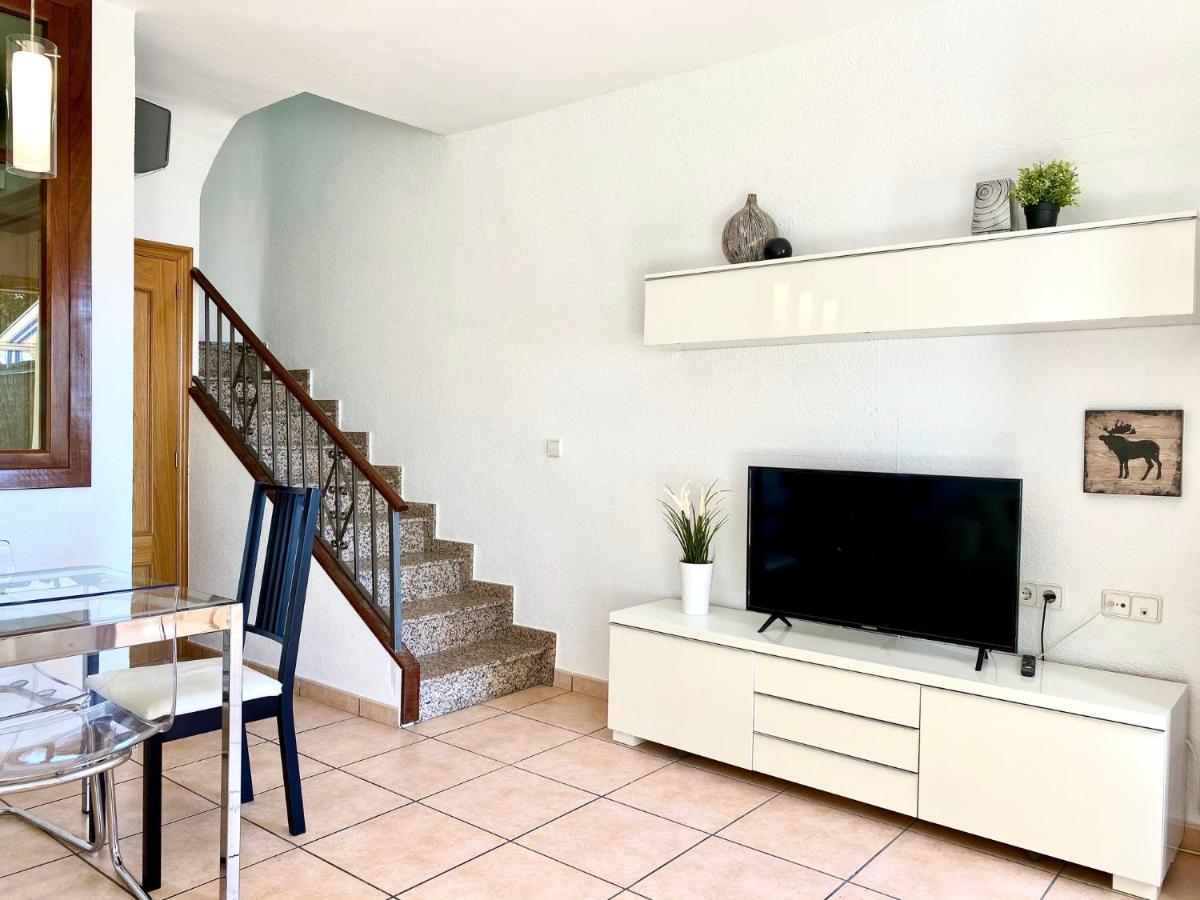 House In Front Of The Beach With Sea View Cambrils Exteriör bild