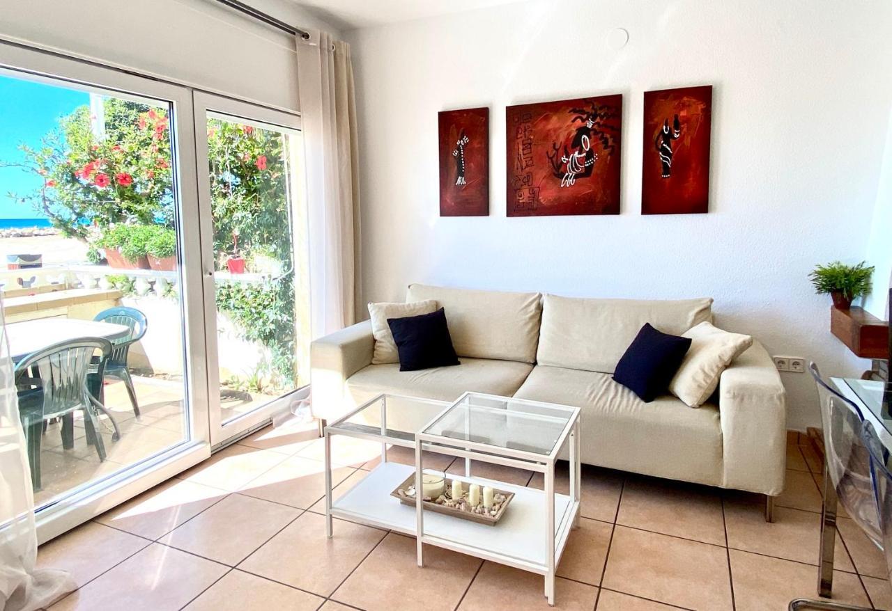 House In Front Of The Beach With Sea View Cambrils Exteriör bild