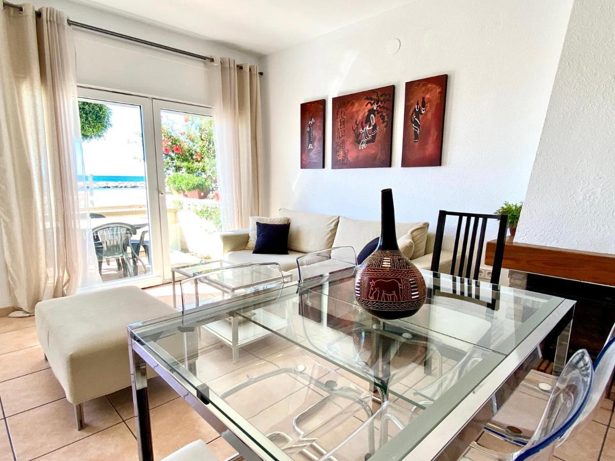 House In Front Of The Beach With Sea View Cambrils Exteriör bild