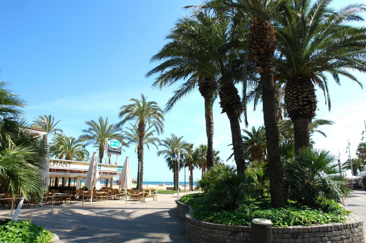 House In Front Of The Beach With Sea View Cambrils Exteriör bild